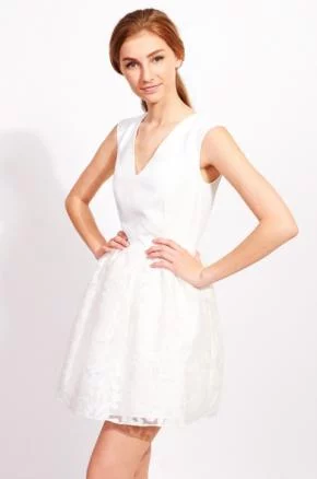 Женское платье белое приталенное